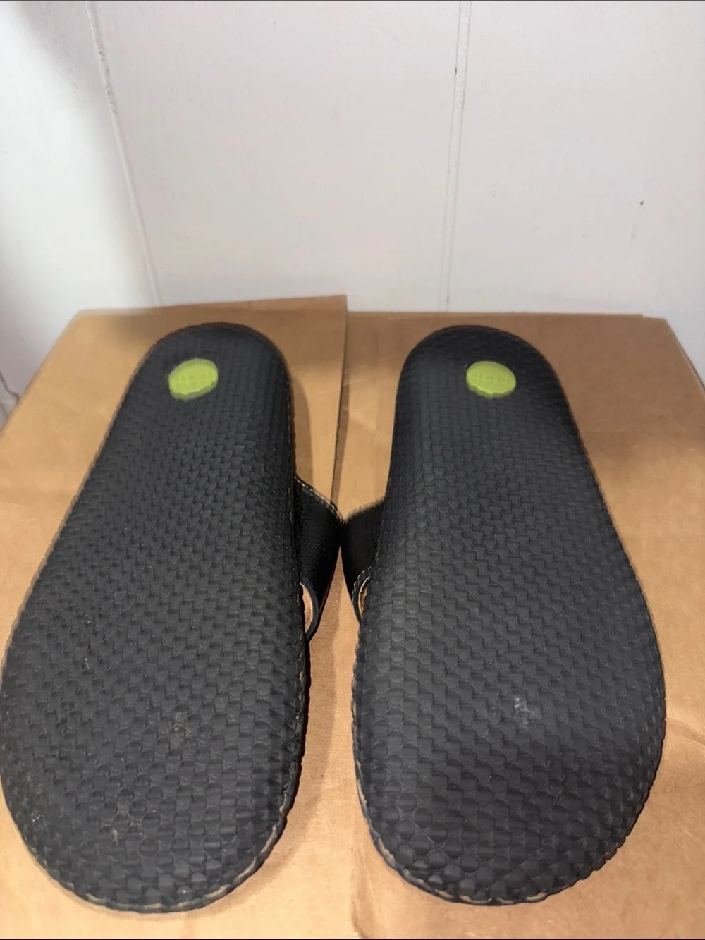 Women’s Born Leather Slide Sandals with Patterned Insole size 8